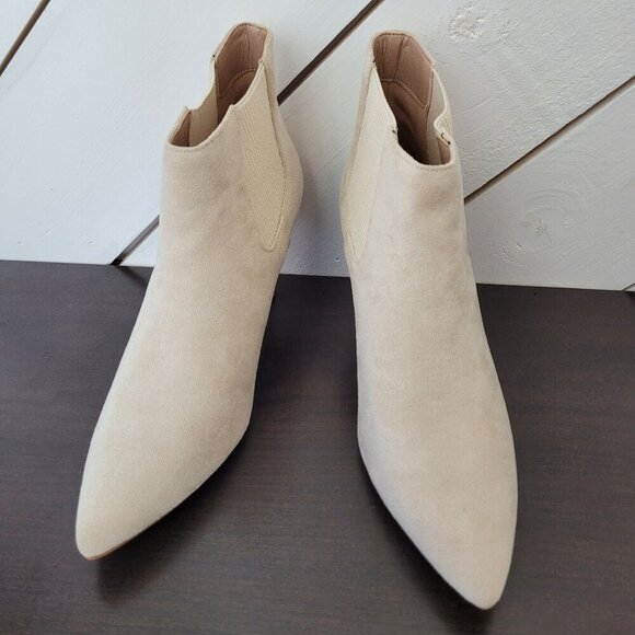 NEW Journee Collection Elitta Ivory Womens 10 Ankle Booties Faux Suede Pointed - Picture 3 of 10